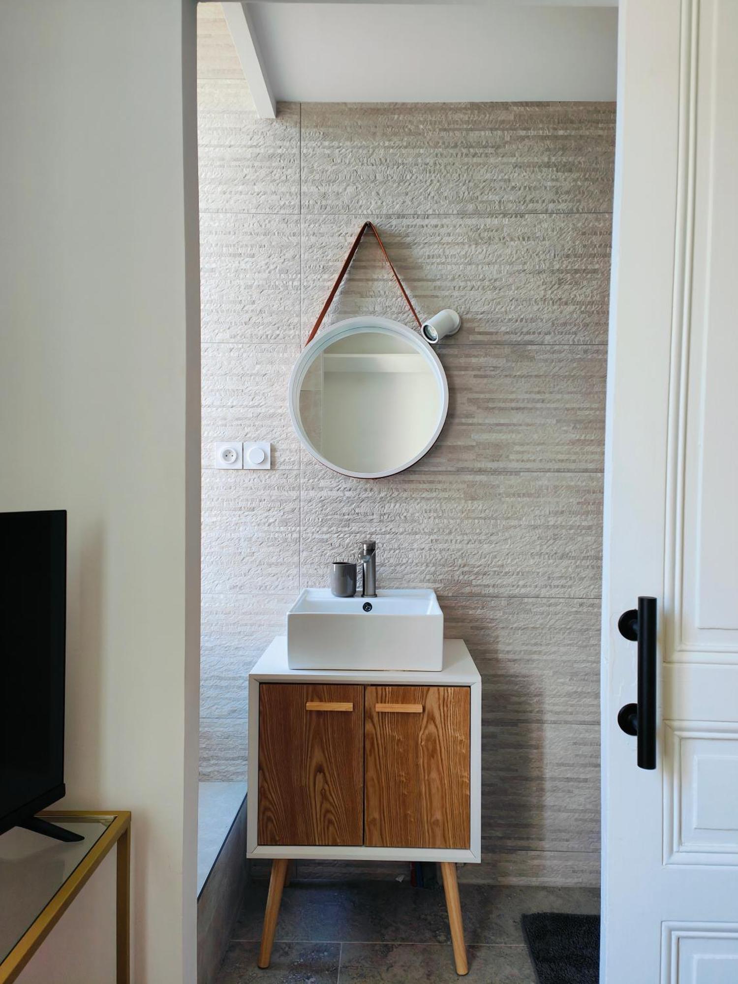 Self-Checkin Town House - Rooms To Rent In A Beautiful Modern Town House - Not A Hotel - Location De Chambres Avec Arrivee En Autonomie - Extra Fee For Sheets And Towels - Private Parking - Check Your Plateform Inbox And Follow Check-In Instructions Saint-Romain-en-Gal Dış mekan fotoğraf