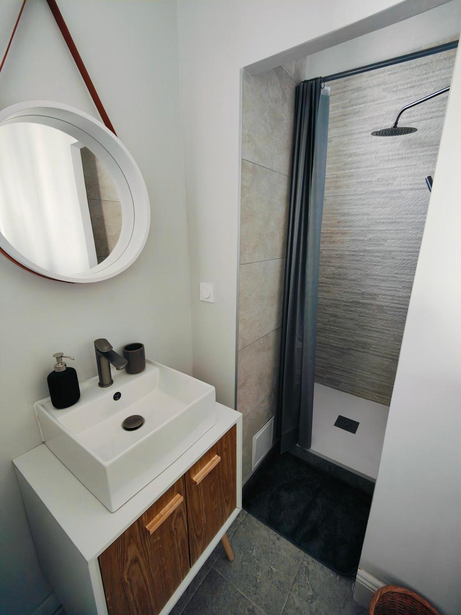 Self-Checkin Town House - Rooms To Rent In A Beautiful Modern Town House - Not A Hotel - Location De Chambres Avec Arrivee En Autonomie - Extra Fee For Sheets And Towels - Private Parking - Check Your Plateform Inbox And Follow Check-In Instructions Saint-Romain-en-Gal Dış mekan fotoğraf
