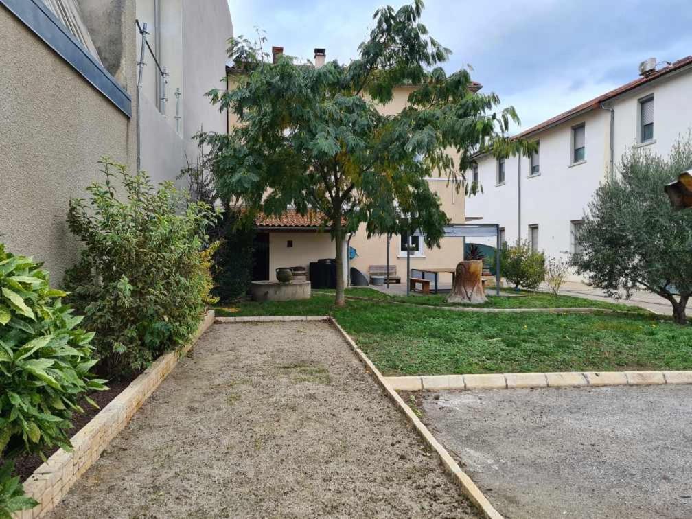 Self-Checkin Town House - Rooms To Rent In A Beautiful Modern Town House - Not A Hotel - Location De Chambres Avec Arrivee En Autonomie - Extra Fee For Sheets And Towels - Private Parking - Check Your Plateform Inbox And Follow Check-In Instructions Saint-Romain-en-Gal Dış mekan fotoğraf