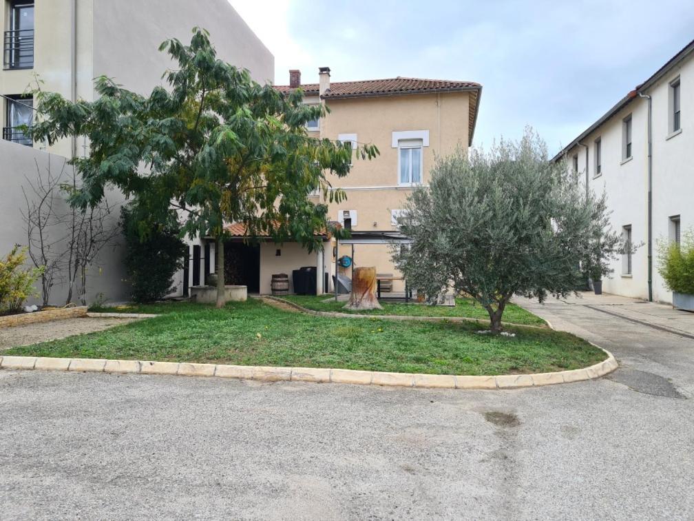 Self-Checkin Town House - Rooms To Rent In A Beautiful Modern Town House - Not A Hotel - Location De Chambres Avec Arrivee En Autonomie - Extra Fee For Sheets And Towels - Private Parking - Check Your Plateform Inbox And Follow Check-In Instructions Saint-Romain-en-Gal Dış mekan fotoğraf