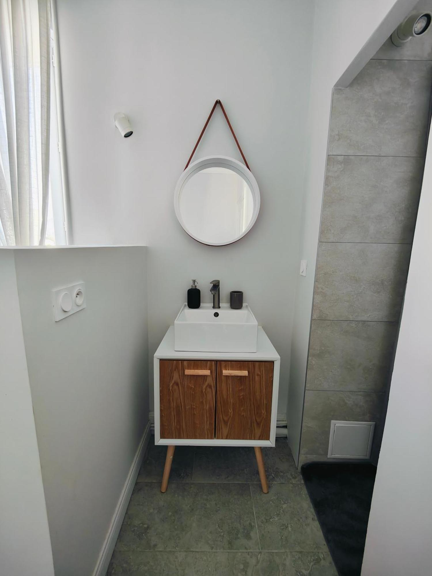 Self-Checkin Town House - Rooms To Rent In A Beautiful Modern Town House - Not A Hotel - Location De Chambres Avec Arrivee En Autonomie - Extra Fee For Sheets And Towels - Private Parking - Check Your Plateform Inbox And Follow Check-In Instructions Saint-Romain-en-Gal Dış mekan fotoğraf