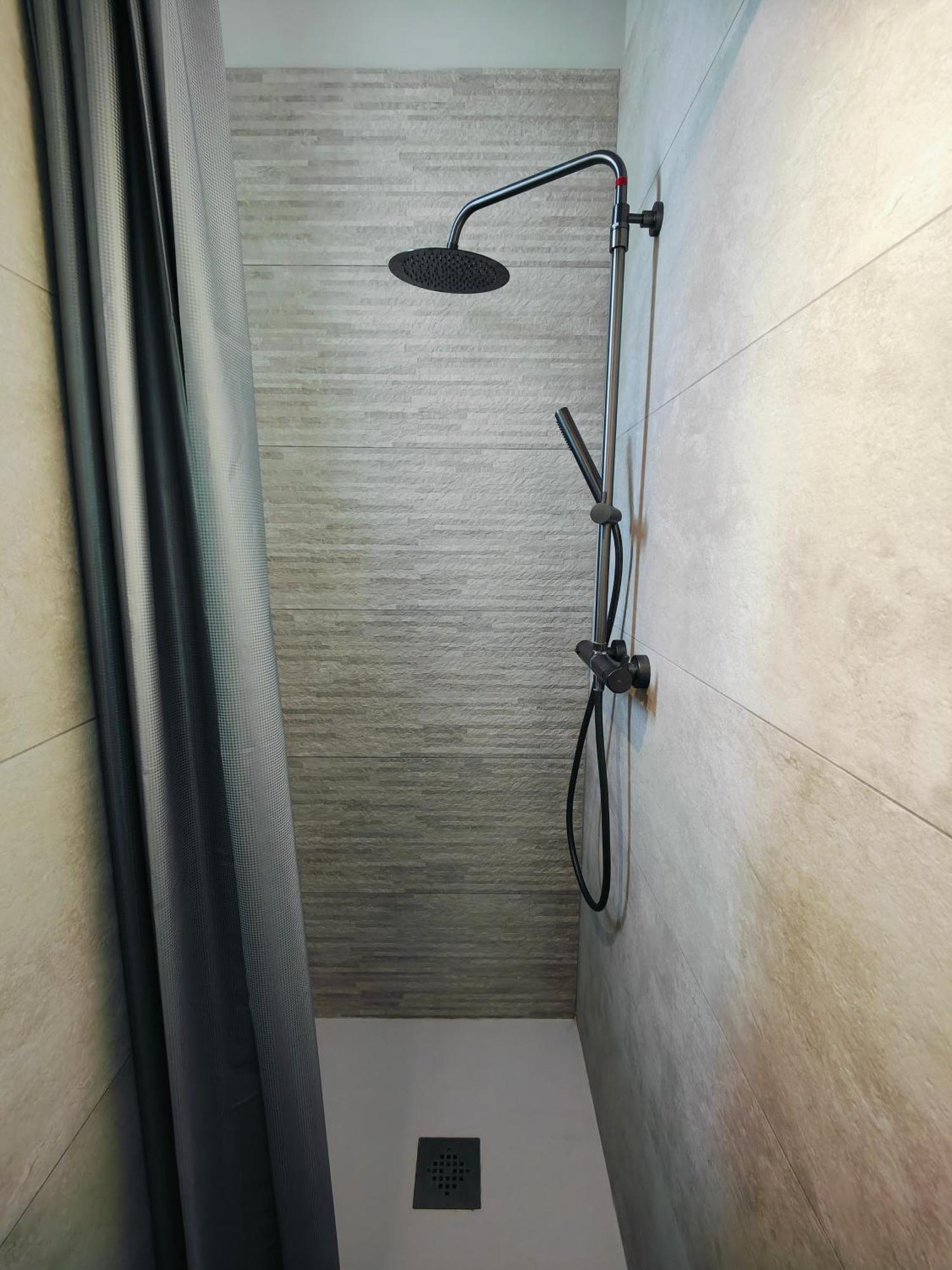 Self-Checkin Town House - Rooms To Rent In A Beautiful Modern Town House - Not A Hotel - Location De Chambres Avec Arrivee En Autonomie - Extra Fee For Sheets And Towels - Private Parking - Check Your Plateform Inbox And Follow Check-In Instructions Saint-Romain-en-Gal Dış mekan fotoğraf