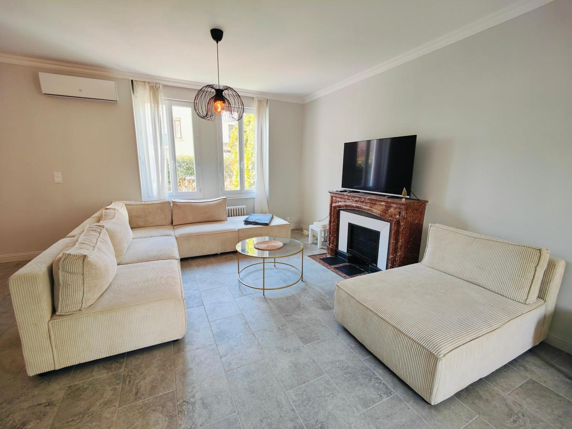 Self-Checkin Town House - Rooms To Rent In A Beautiful Modern Town House - Not A Hotel - Location De Chambres Avec Arrivee En Autonomie - Extra Fee For Sheets And Towels - Private Parking - Check Your Plateform Inbox And Follow Check-In Instructions Saint-Romain-en-Gal Dış mekan fotoğraf